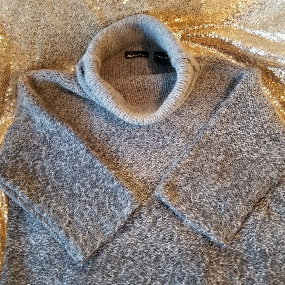 Cropped Ombre Turtleneck Sweater